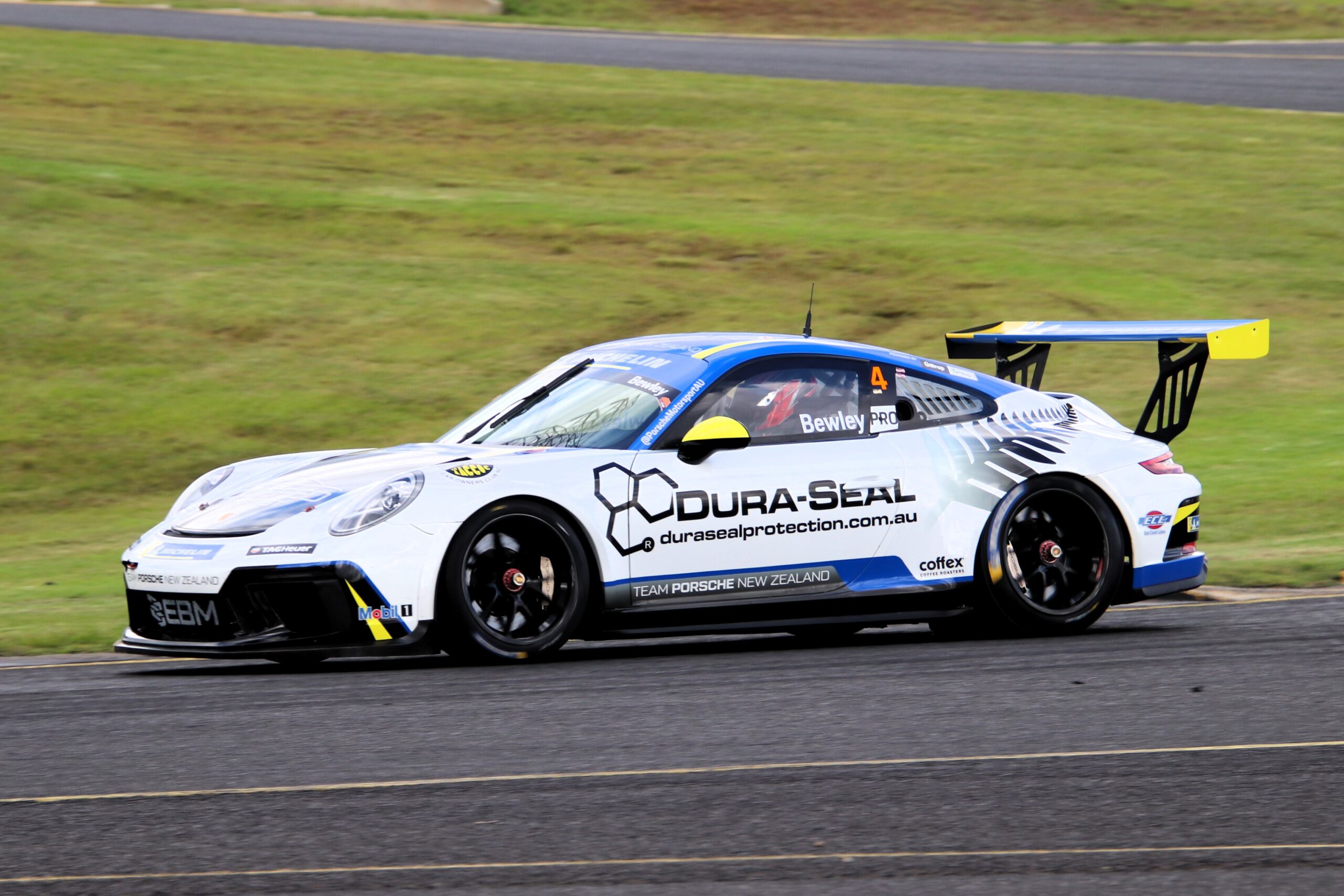 Tom Bewley Snatches Pole in Thrilling Sydney Night Qualifier by Just 0.001 Seconds