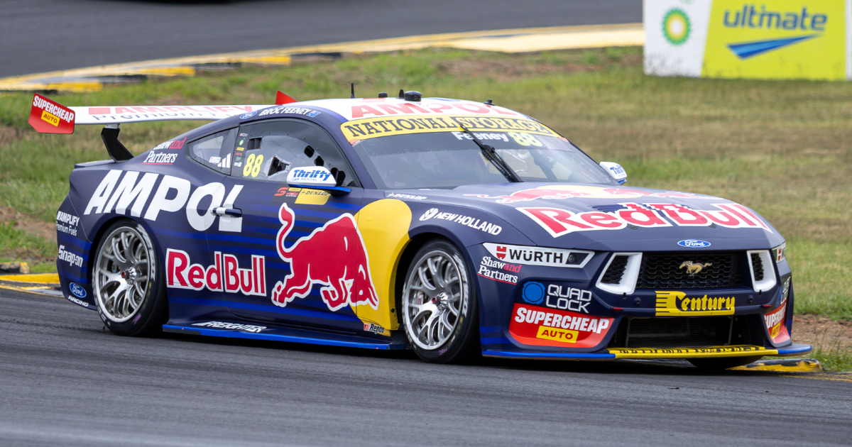 🏁 FEENEY STRIKES FIRST UNDER THE LIGHTS | Sydney 500 Race 1 Recap
